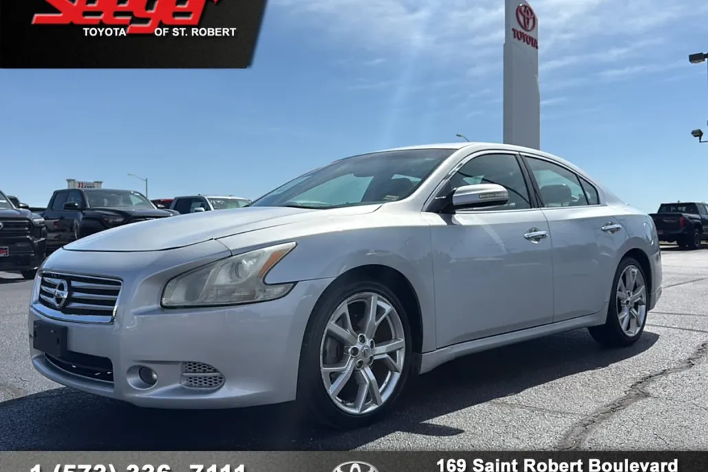 2012 Nissan Maxima SV photo 1