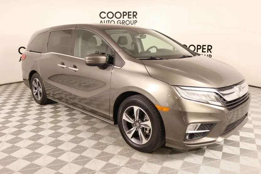 2018 Honda Odyssey Touring photo 1