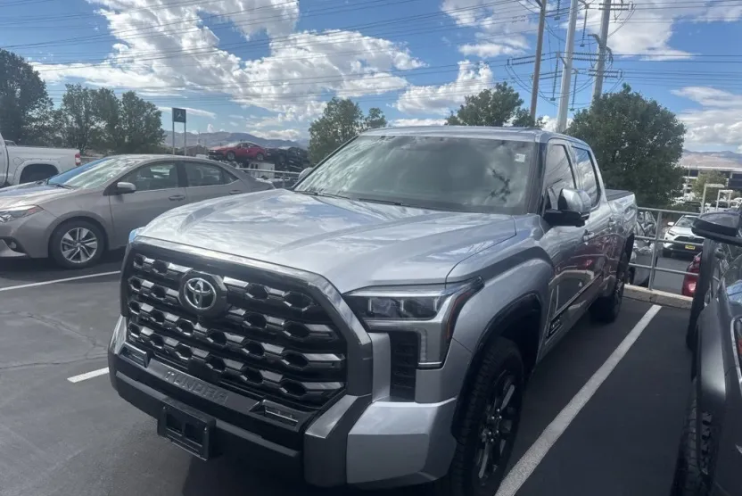 2023 Toyota Tundra Platinum photo 1