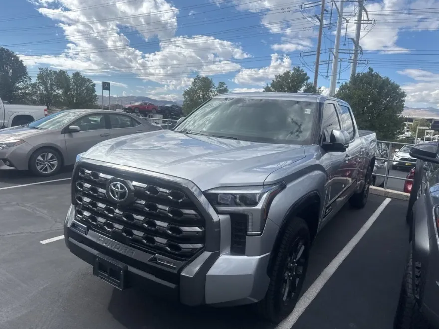 2023 Toyota Tundra Platinum photo 1