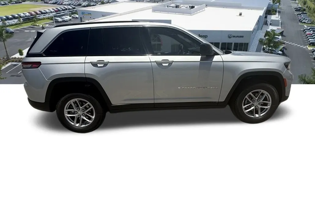 2025 Jeep Grand Cherokee Laredo X photo 1