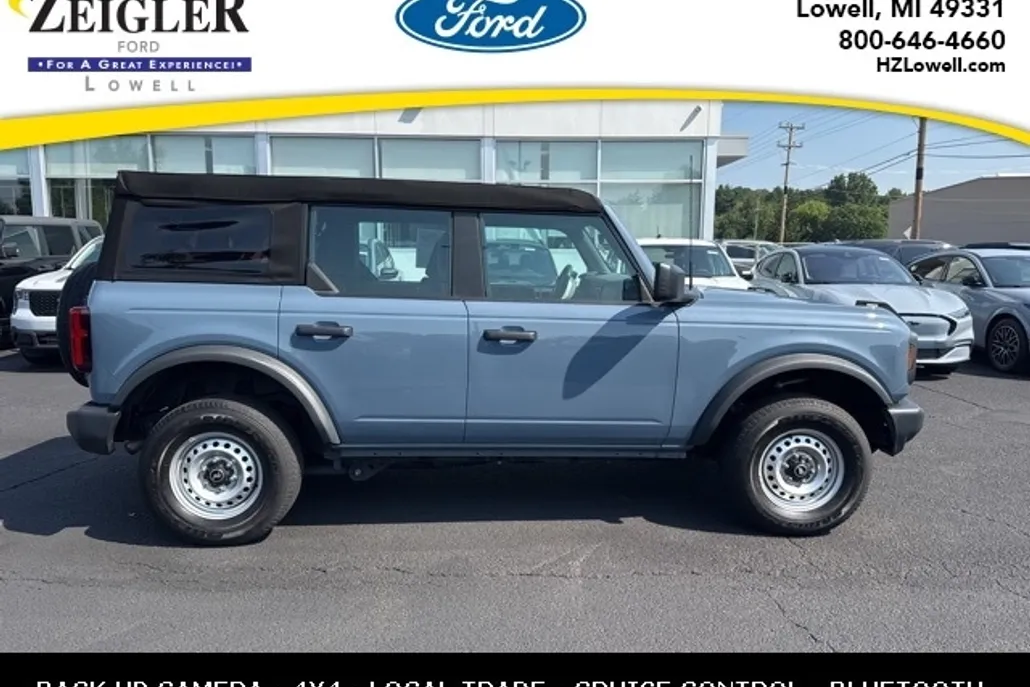 2023 Ford Bronco Base photo 1
