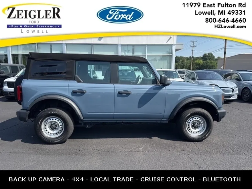 2023 Ford Bronco Base photo 1
