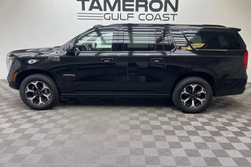 2025 Gmc Yukon XL AT4 photo 1