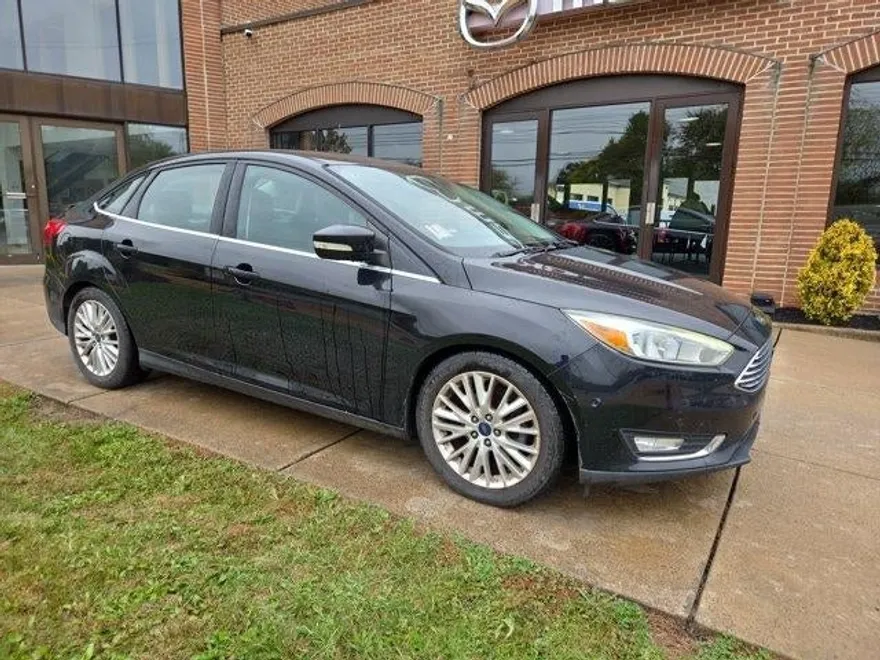 2016 Ford Focus Titanium photo 1