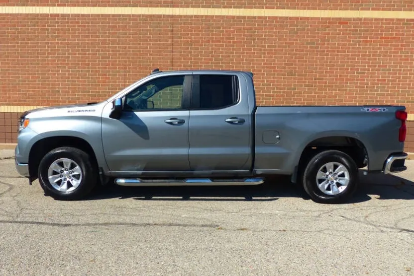 2023 Chevrolet Silverado 1500 LT photo 1