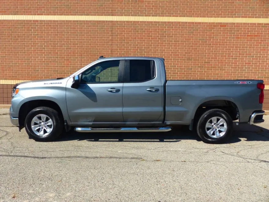 2023 Chevrolet Silverado 1500 LT photo 1