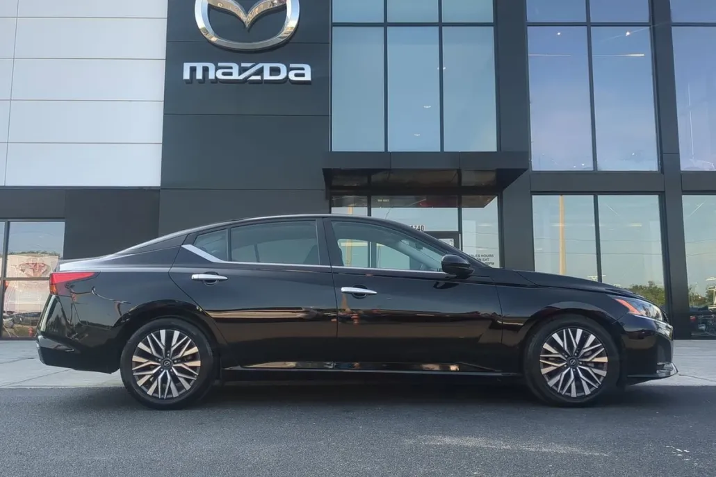 2023 Nissan Altima 2.5 SV photo 1