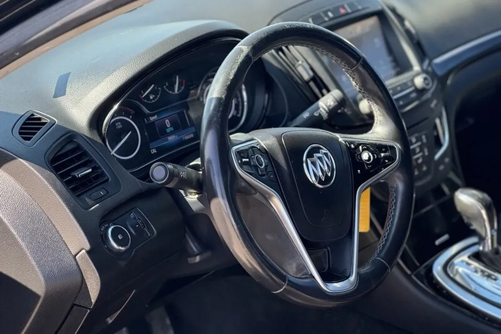2017 Buick Regal Sport Touring photo 1