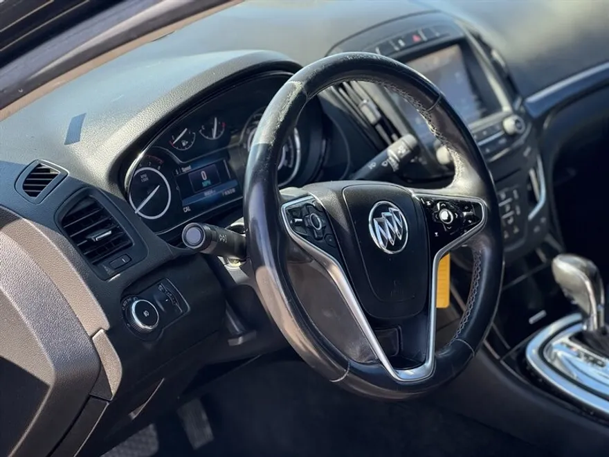 2017 Buick Regal Sport Touring photo 1