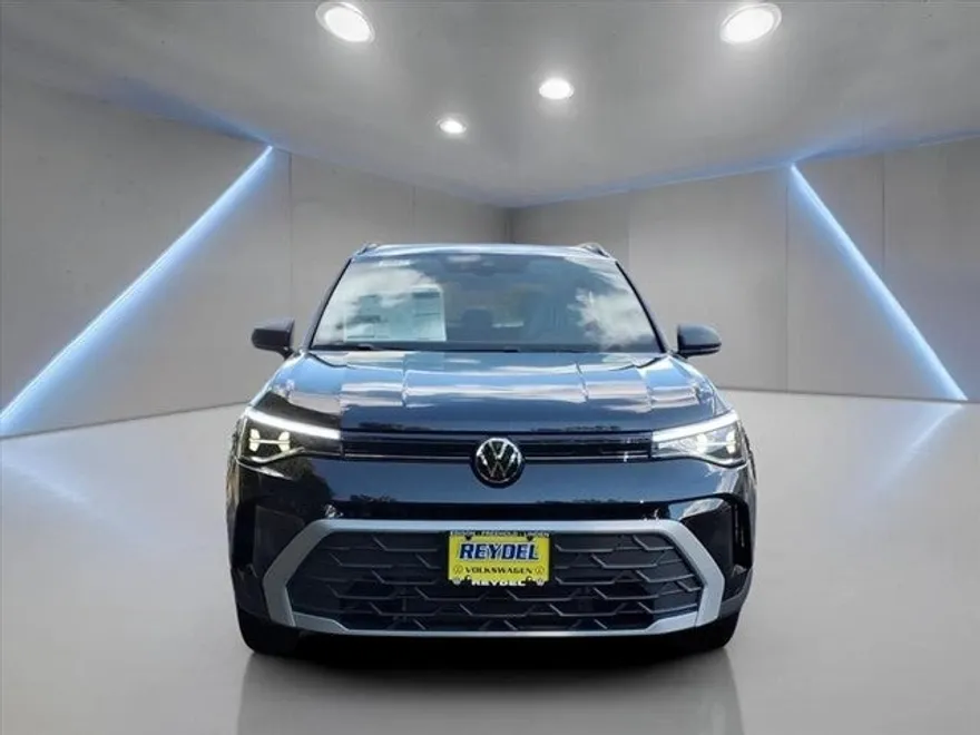 2025 Volkswagen Taos S photo 1