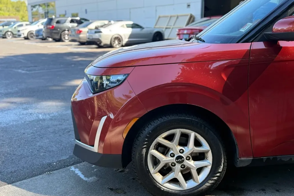 2023 Kia Soul LX photo 1