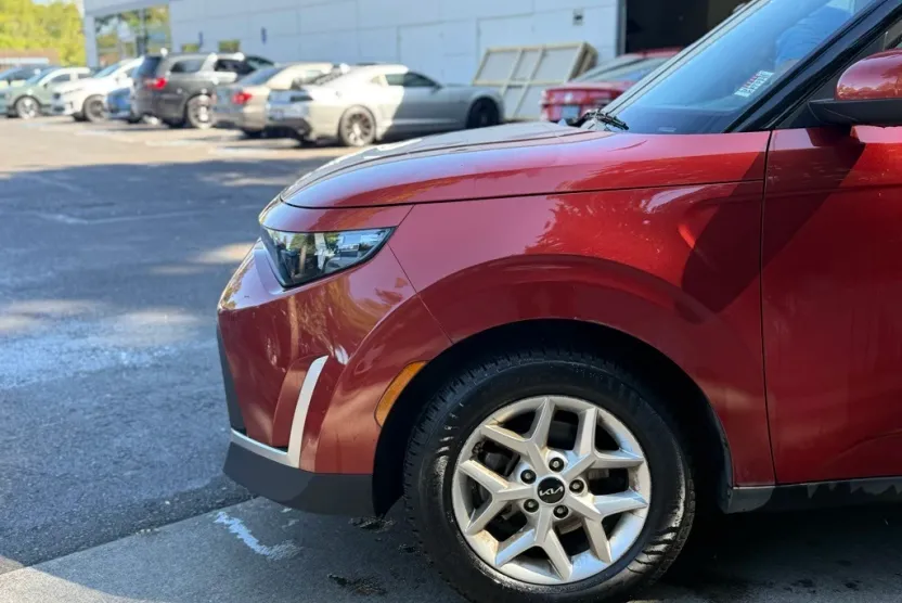 2023 Kia Soul LX photo 1