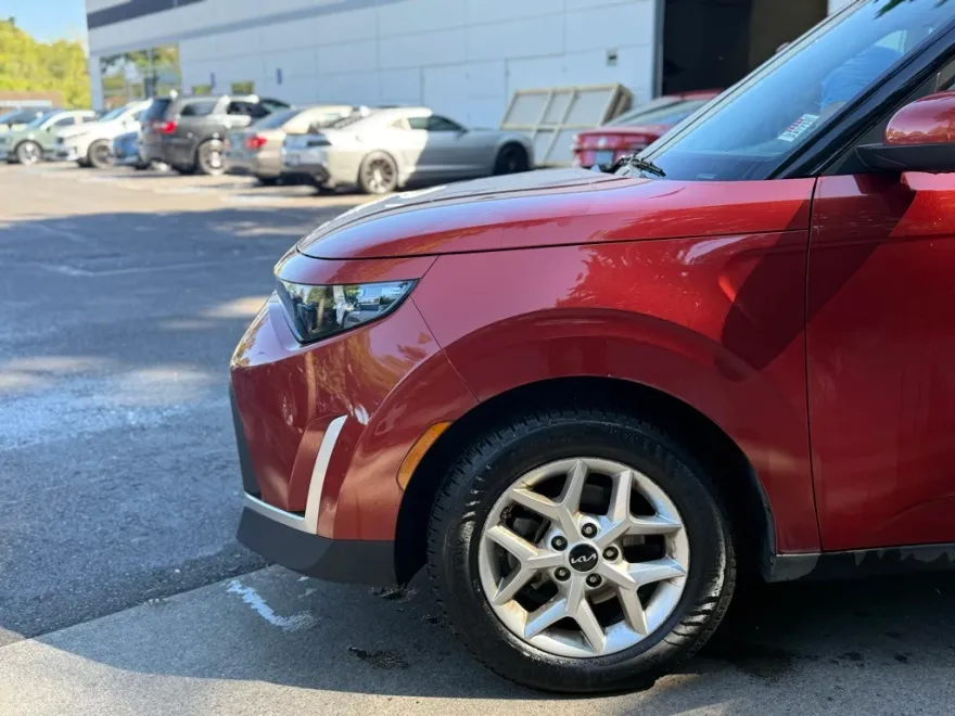 2023 Kia Soul LX photo 1