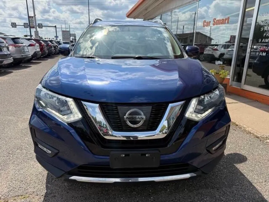 2017 Nissan Rogue SV photo 1