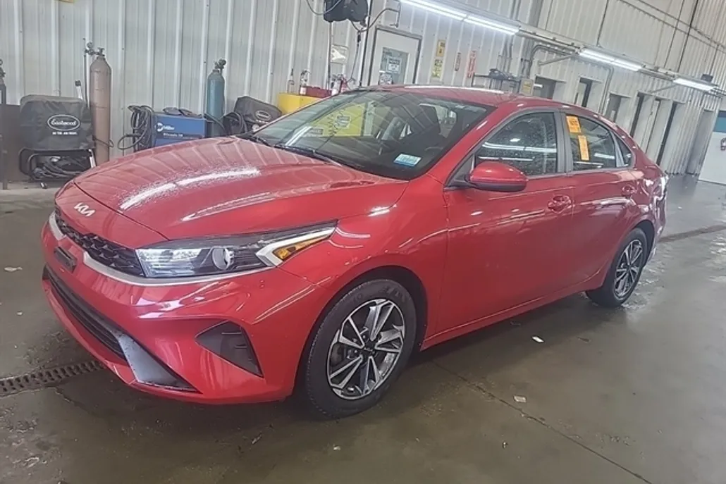 2023 Kia Forte LXS photo 1
