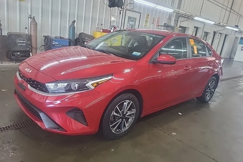 2023 Kia Forte LXS photo 1