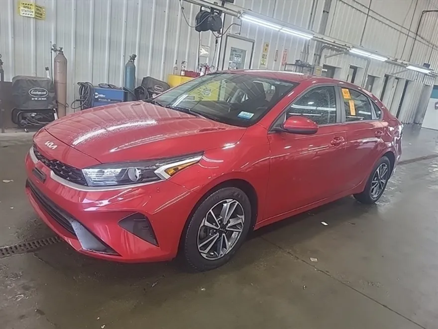 2023 Kia Forte LXS photo 1