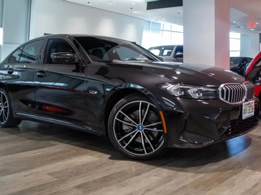 2023 Bmw 330e photo 1