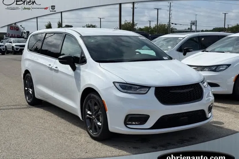 2026 Chrysler Pacifica Base photo 1