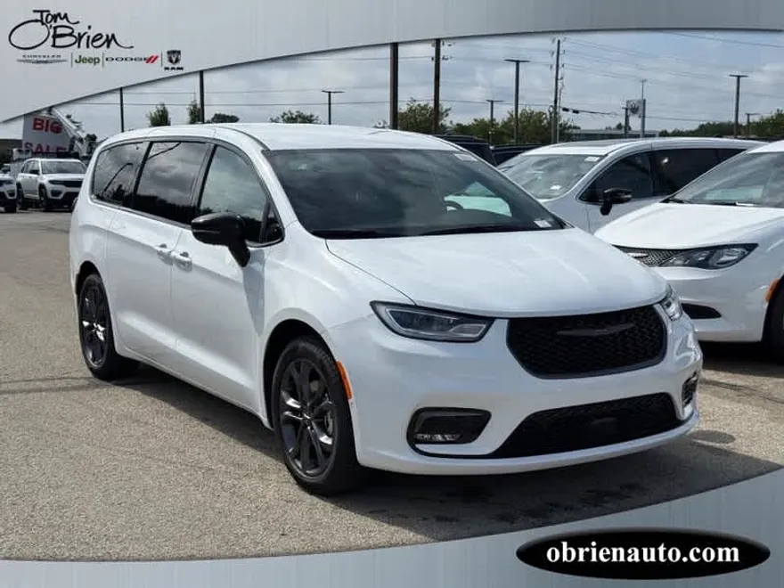 2026 Chrysler Pacifica Base photo 1