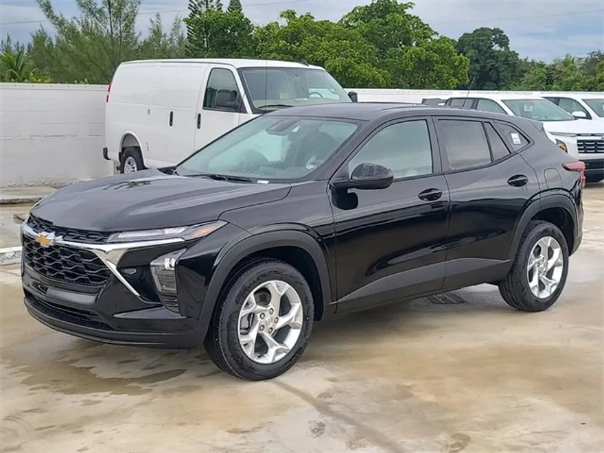 2026 Chevrolet Trax LS photo 1