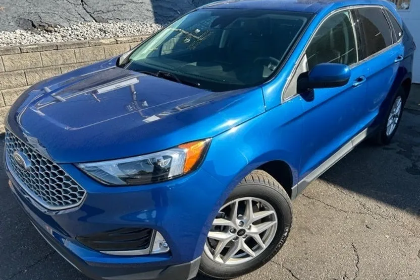2023 Ford Edge SEL photo 1