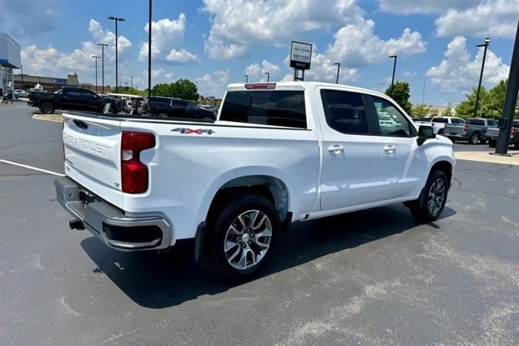 2025 Chevrolet Silverado 1500 LT photo 1