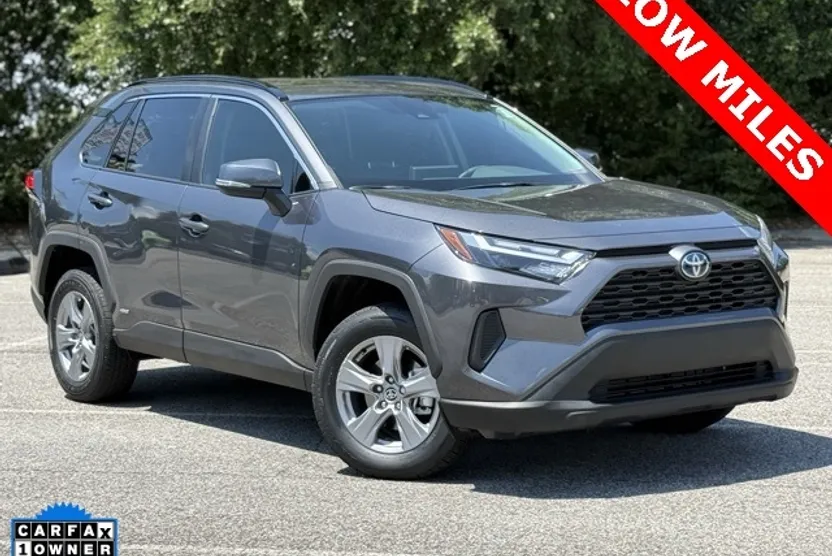 2022 Toyota RAV4 Hybrid XLE photo 1