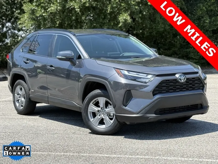 2022 Toyota RAV4 Hybrid XLE photo 1