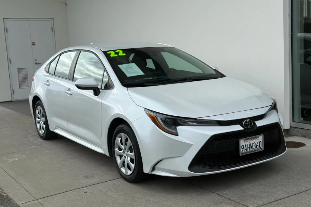 2022 Toyota Corolla LE photo 1