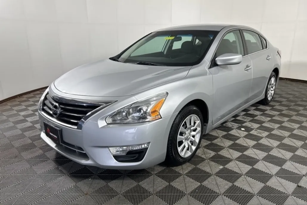 2015 Nissan Altima 2.5 S photo 1