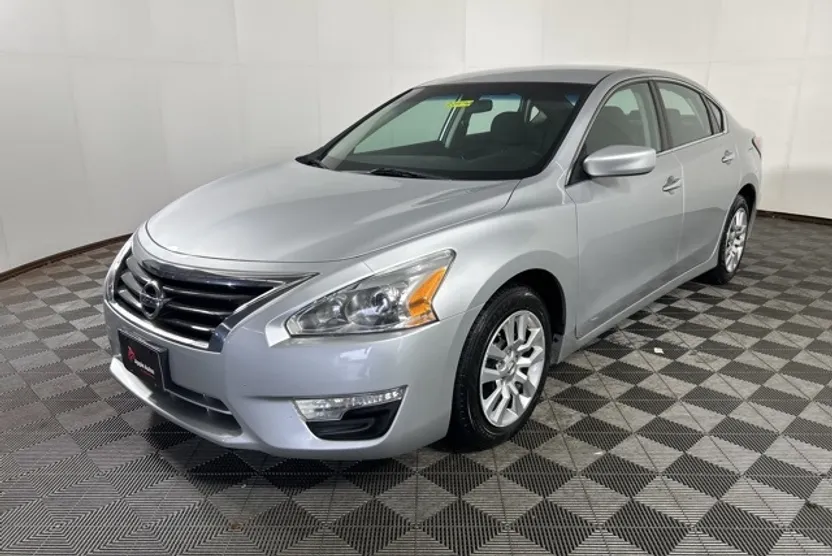 2015 Nissan Altima 2.5 S photo 1
