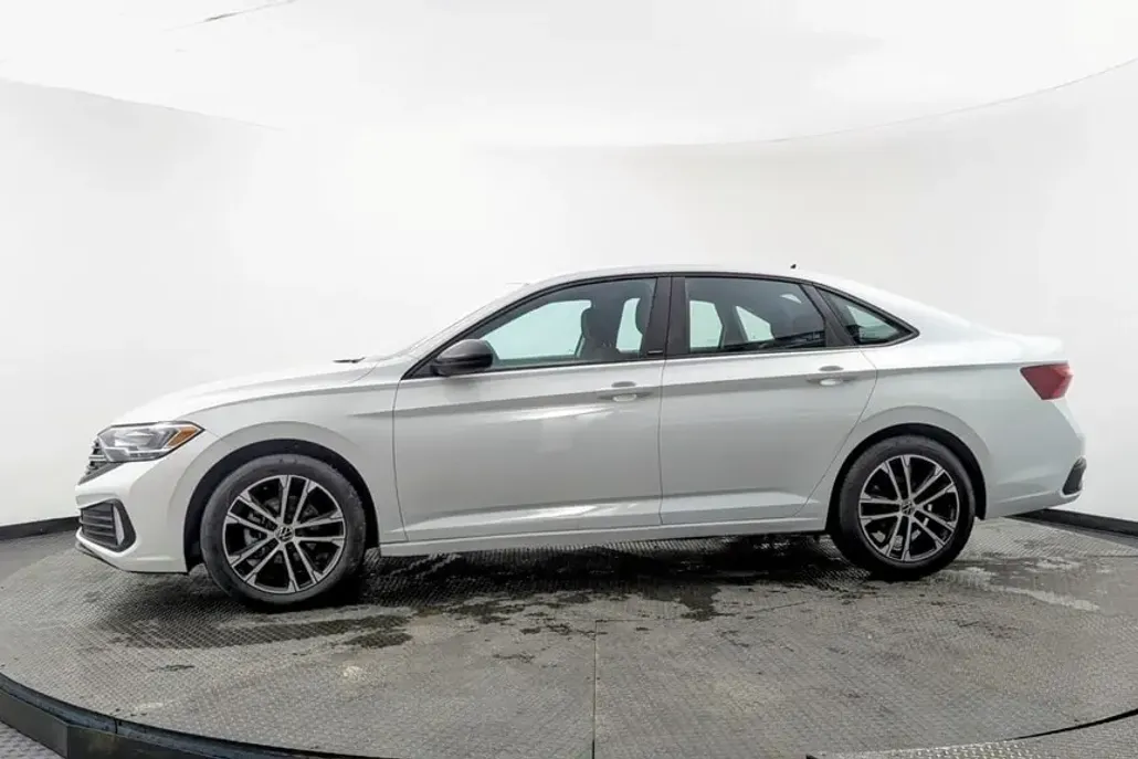 2023 Volkswagen Jetta Sport photo 1