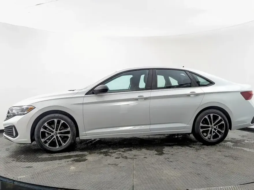 2023 Volkswagen Jetta Sport photo 1
