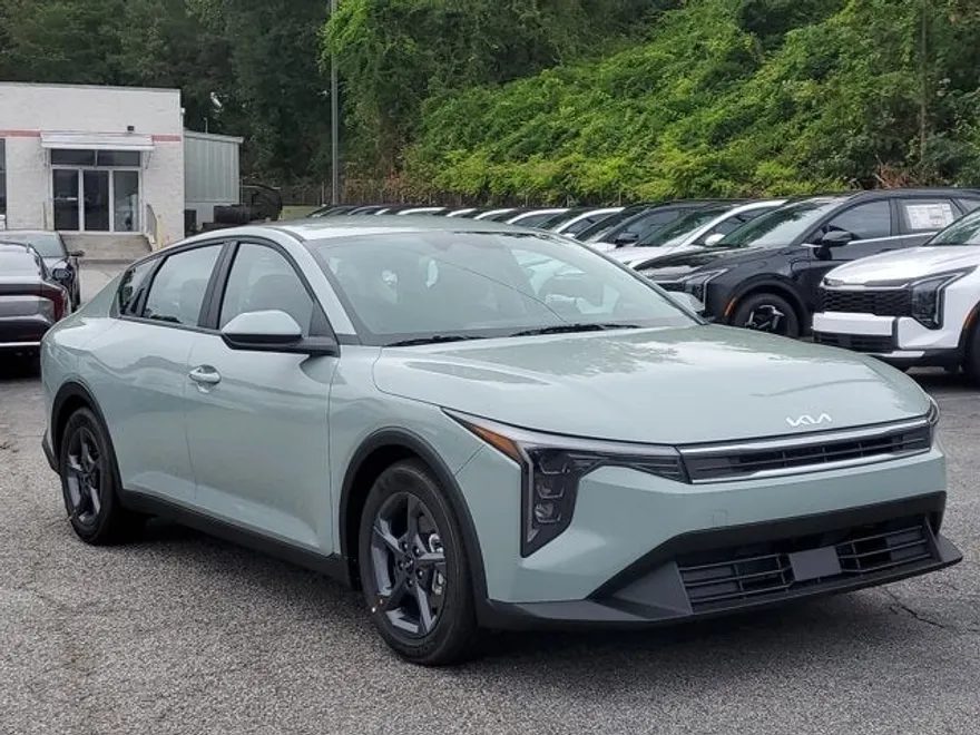 2025 Kia K4 LXS photo 1