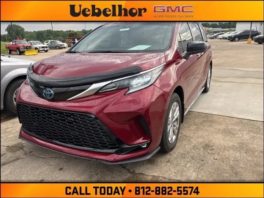 2022 Toyota Sienna XSE photo 1