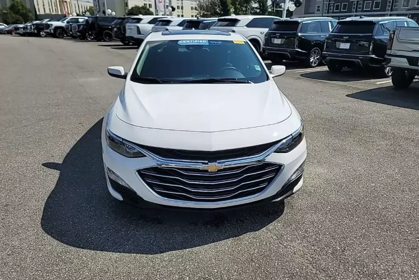 2024 Chevrolet Malibu 1LT photo 1