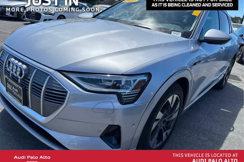 2022 Audi e-tron Premium Plus photo 1