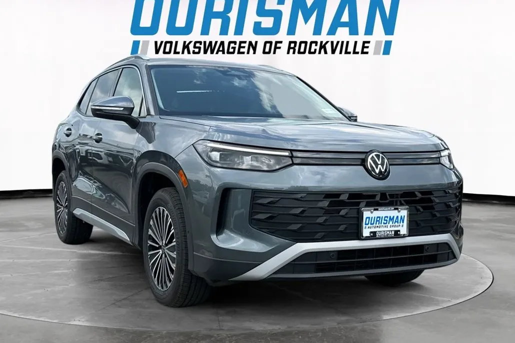 2025 Volkswagen Tiguan S photo 1