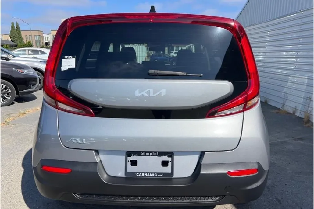 2022 Kia Soul LX photo 1