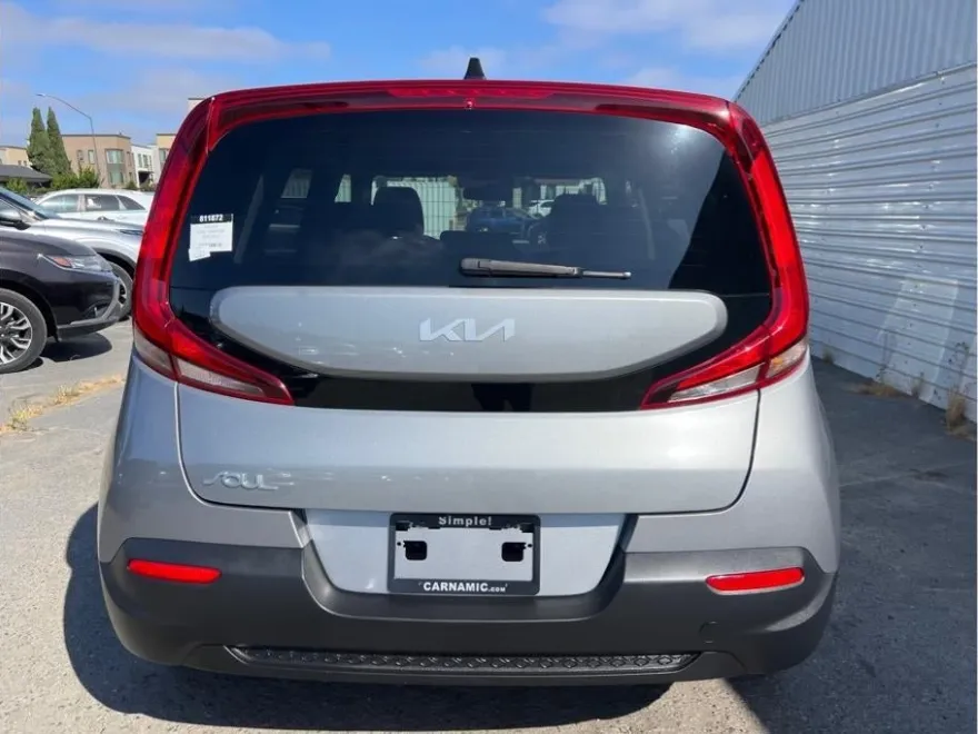2022 Kia Soul LX photo 1