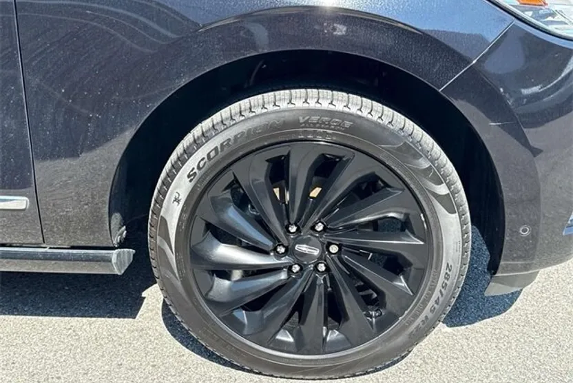 2021 Lincoln Navigator L Reserve photo 1