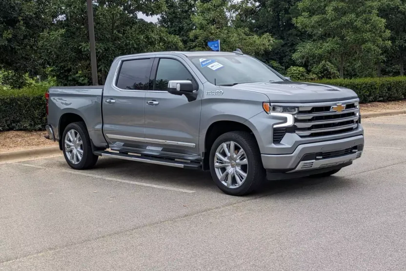 2024 Chevrolet Silverado 1500 High Country photo 1