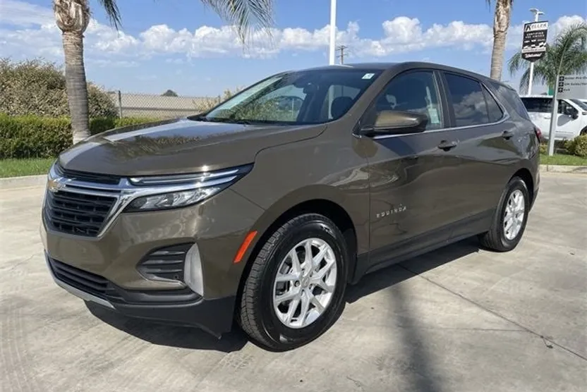 2024 Chevrolet Equinox LT photo 1