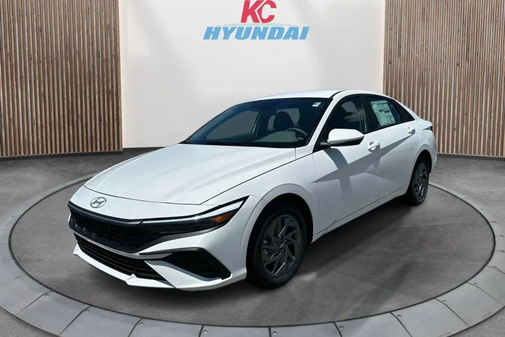 2025 Hyundai Elantra Hybrid photo 1