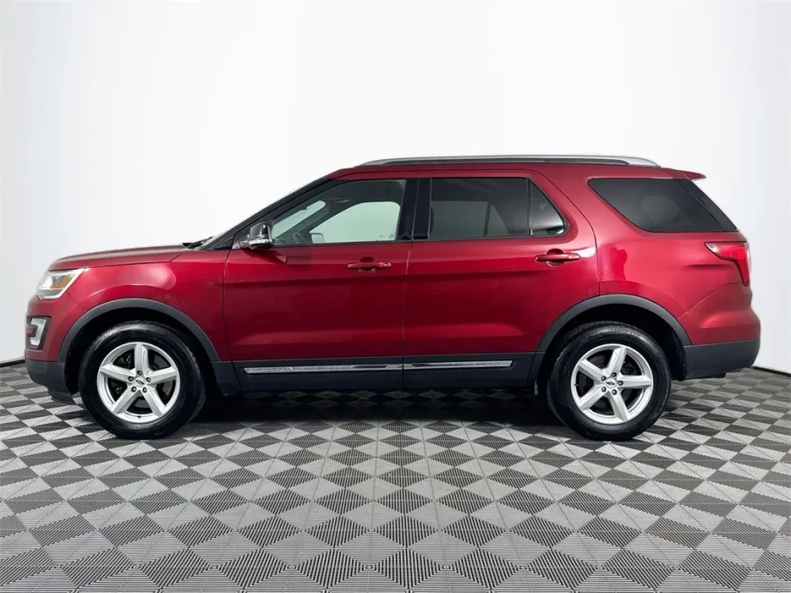 2017 Ford Explorer XLT photo 1