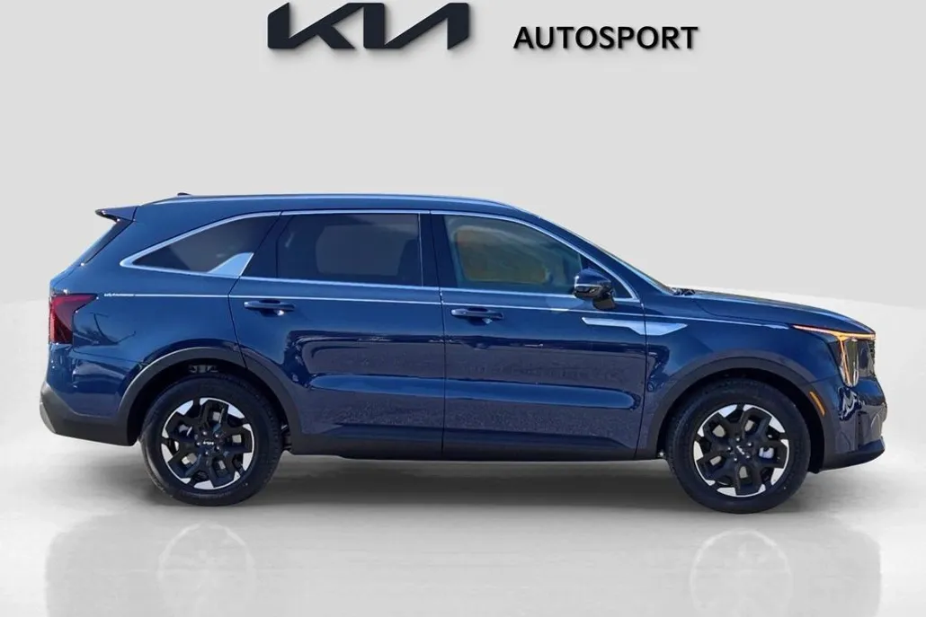 2025 Kia Sorento S photo 1