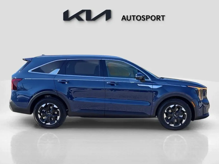 2025 Kia Sorento S photo 1