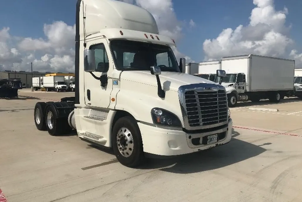 2018 Freightliner Cascadia 125" Sleeper Cab photo 1